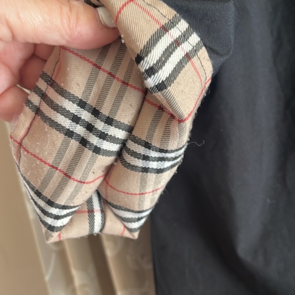 Classic Black Burberry Quilted jacket, please look closely at the picture - Picture 6 of 8